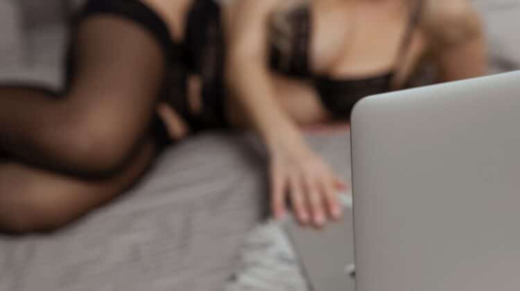 Der Ratschlag dieses OnlyFans-Models, den jeder 18-Jährige hören sollte: „Probier erst mal alles aus, was du im Leben schon immer mal machen wolltest.“